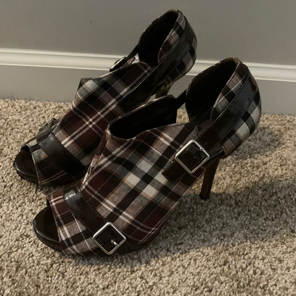 Ankle plaid boots